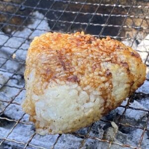 さぎ山記念公園BBQ場で販売している焼きおにぎり