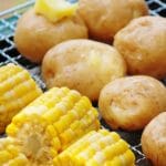 さぎ山記念公園BBQ場で提供しているとうもろこしとポテト